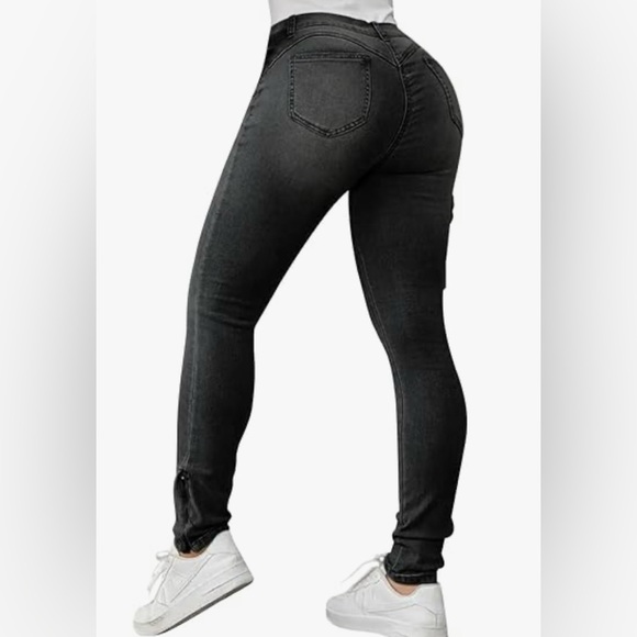 Flamingals cargo stretch pants in black wash. New with tags size large - Picture 2 of 3